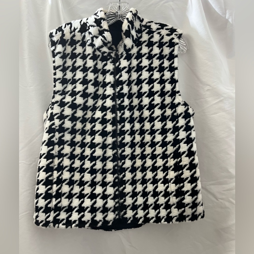 No tag plush vest